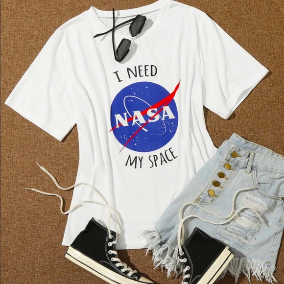 Tops - NWT Slogan Graphic Round Neck Tee